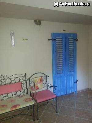 [P01] Uşile dau un aspect aparte intrării în camere, iar băncuţele şi scaunele de fier forjat le sporesc valoarea vizuală.  » foto by ionut.iosub
 - 
<span class="allrVoted glyphicon glyphicon-heart hidden" id="av429401"></span>
<a class="m-l-10 hidden" id="sv429401" onclick="voting_Foto_DelVot(,429401,1955)" role="button">șterge vot <span class="glyphicon glyphicon-remove"></span></a>
<a id="v9429401" class=" c-red"  onclick="voting_Foto_SetVot(429401)" role="button"><span class="glyphicon glyphicon-heart-empty"></span> <b>LIKE</b> = Votează poza</a> <img class="hidden"  id="f429401W9" src="/imagini/loader.gif" border="0" /><span class="AjErrMes hidden" id="e429401ErM"></span>