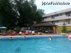 [P58] Piscina cu zona de luat masa sau băut ceva la umbră.  » foto by ionut.iosub
 - 
<span class="allrVoted glyphicon glyphicon-heart hidden" id="av429481"></span>
<a class="m-l-10 hidden" id="sv429481" onclick="voting_Foto_DelVot(,429481,1955)" role="button">șterge vot <span class="glyphicon glyphicon-remove"></span></a>
<a id="v9429481" class=" c-red"  onclick="voting_Foto_SetVot(429481)" role="button"><span class="glyphicon glyphicon-heart-empty"></span> <b>LIKE</b> = Votează poza</a> <img class="hidden"  id="f429481W9" src="/imagini/loader.gif" border="0" /><span class="AjErrMes hidden" id="e429481ErM"></span>