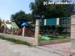 [P63] Zona separată de joacă pentru copii. În stânga: drumul către plajă.  » foto by ionut.iosub
 - 
<span class="allrVoted glyphicon glyphicon-heart hidden" id="av429489"></span>
<a class="m-l-10 hidden" id="sv429489" onclick="voting_Foto_DelVot(,429489,1955)" role="button">șterge vot <span class="glyphicon glyphicon-remove"></span></a>
<a id="v9429489" class=" c-red"  onclick="voting_Foto_SetVot(429489)" role="button"><span class="glyphicon glyphicon-heart-empty"></span> <b>LIKE</b> = Votează poza</a> <img class="hidden"  id="f429489W9" src="/imagini/loader.gif" border="0" /><span class="AjErrMes hidden" id="e429489ErM"></span>