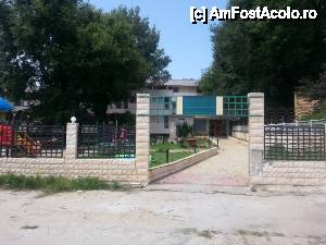 [P64] Ieşirea din hotel către zona separată de joacă pentru copii.  » foto by ionut.iosub
 - 
<span class="allrVoted glyphicon glyphicon-heart hidden" id="av429490"></span>
<a class="m-l-10 hidden" id="sv429490" onclick="voting_Foto_DelVot(,429490,1955)" role="button">șterge vot <span class="glyphicon glyphicon-remove"></span></a>
<a id="v9429490" class=" c-red"  onclick="voting_Foto_SetVot(429490)" role="button"><span class="glyphicon glyphicon-heart-empty"></span> <b>LIKE</b> = Votează poza</a> <img class="hidden"  id="f429490W9" src="/imagini/loader.gif" border="0" /><span class="AjErrMes hidden" id="e429490ErM"></span>