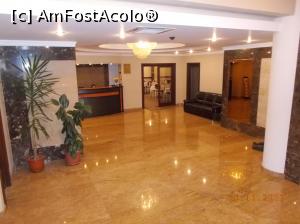 [P03] Recepția hotelului - pe ușa din dreapta se intra în restaurant » foto by ANILU
 - 
<span class="allrVoted glyphicon glyphicon-heart hidden" id="av927381"></span>
<a class="m-l-10 hidden" id="sv927381" onclick="voting_Foto_DelVot(,927381,1977)" role="button">șterge vot <span class="glyphicon glyphicon-remove"></span></a>
<a id="v9927381" class=" c-red"  onclick="voting_Foto_SetVot(927381)" role="button"><span class="glyphicon glyphicon-heart-empty"></span> <b>LIKE</b> = Votează poza</a> <img class="hidden"  id="f927381W9" src="/imagini/loader.gif" border="0" /><span class="AjErrMes hidden" id="e927381ErM"></span>