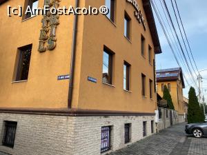 [P17] Hotelul - vazut din strada » foto by Trank
 - 
<span class="allrVoted glyphicon glyphicon-heart hidden" id="av1158438"></span>
<a class="m-l-10 hidden" id="sv1158438" onclick="voting_Foto_DelVot(,1158438,1982)" role="button">șterge vot <span class="glyphicon glyphicon-remove"></span></a>
<a id="v91158438" class=" c-red"  onclick="voting_Foto_SetVot(1158438)" role="button"><span class="glyphicon glyphicon-heart-empty"></span> <b>LIKE</b> = Votează poza</a> <img class="hidden"  id="f1158438W9" src="/imagini/loader.gif" border="0" /><span class="AjErrMes hidden" id="e1158438ErM"></span>
