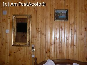 [P09] pereti îmbracati în lambriu de lemn, o oglinda cu rama frumoasa » foto by Yolanda
 - 
<span class="allrVoted glyphicon glyphicon-heart hidden" id="av991505"></span>
<a class="m-l-10 hidden" id="sv991505" onclick="voting_Foto_DelVot(,991505,1986)" role="button">șterge vot <span class="glyphicon glyphicon-remove"></span></a>
<a id="v9991505" class=" c-red"  onclick="voting_Foto_SetVot(991505)" role="button"><span class="glyphicon glyphicon-heart-empty"></span> <b>LIKE</b> = Votează poza</a> <img class="hidden"  id="f991505W9" src="/imagini/loader.gif" border="0" /><span class="AjErrMes hidden" id="e991505ErM"></span>