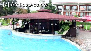 [P05] barul de la piscină » foto by vivi2002
 - 
<span class="allrVoted glyphicon glyphicon-heart hidden" id="av1389130"></span>
<a class="m-l-10 hidden" id="sv1389130" onclick="voting_Foto_DelVot(,1389130,1998)" role="button">șterge vot <span class="glyphicon glyphicon-remove"></span></a>
<a id="v91389130" class=" c-red"  onclick="voting_Foto_SetVot(1389130)" role="button"><span class="glyphicon glyphicon-heart-empty"></span> <b>LIKE</b> = Votează poza</a> <img class="hidden"  id="f1389130W9" src="/imagini/loader.gif" border="0" /><span class="AjErrMes hidden" id="e1389130ErM"></span>