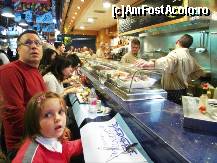 [P90] Bar Central. Peste proaspat in vitrina -- puteai sa-i arati ce vrei sa-ti bage la fript. La Boqueria » foto by TraianS
 - 
<span class="allrVoted glyphicon glyphicon-heart hidden" id="av291533"></span>
<a class="m-l-10 hidden" id="sv291533" onclick="voting_Foto_DelVot(,291533,1999)" role="button">șterge vot <span class="glyphicon glyphicon-remove"></span></a>
<a id="v9291533" class=" c-red"  onclick="voting_Foto_SetVot(291533)" role="button"><span class="glyphicon glyphicon-heart-empty"></span> <b>LIKE</b> = Votează poza</a> <img class="hidden"  id="f291533W9" src="/imagini/loader.gif" border="0" /><span class="AjErrMes hidden" id="e291533ErM"></span>