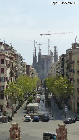 [P17] Sagrada Familia văzută de la geamul Pavilionului Administrativ » foto by iuliaen
 - 
<span class="allrVoted glyphicon glyphicon-heart hidden" id="av616659"></span>
<a class="m-l-10 hidden" id="sv616659" onclick="voting_Foto_DelVot(,616659,1999)" role="button">șterge vot <span class="glyphicon glyphicon-remove"></span></a>
<a id="v9616659" class=" c-red"  onclick="voting_Foto_SetVot(616659)" role="button"><span class="glyphicon glyphicon-heart-empty"></span> <b>LIKE</b> = Votează poza</a> <img class="hidden"  id="f616659W9" src="/imagini/loader.gif" border="0" /><span class="AjErrMes hidden" id="e616659ErM"></span>