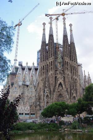 [P12] Măreaţa şi unica Sagrada Familia » foto by cdiana
 - 
<span class="allrVoted glyphicon glyphicon-heart hidden" id="av531369"></span>
<a class="m-l-10 hidden" id="sv531369" onclick="voting_Foto_DelVot(,531369,1999)" role="button">șterge vot <span class="glyphicon glyphicon-remove"></span></a>
<a id="v9531369" class=" c-red"  onclick="voting_Foto_SetVot(531369)" role="button"><span class="glyphicon glyphicon-heart-empty"></span> <b>LIKE</b> = Votează poza</a> <img class="hidden"  id="f531369W9" src="/imagini/loader.gif" border="0" /><span class="AjErrMes hidden" id="e531369ErM"></span>