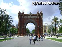 [P05] arcul de triumf din Bcn » foto by chelie_d
 - 
<span class="allrVoted glyphicon glyphicon-heart hidden" id="av91436"></span>
<a class="m-l-10 hidden" id="sv91436" onclick="voting_Foto_DelVot(,91436,1999)" role="button">șterge vot <span class="glyphicon glyphicon-remove"></span></a>
<a id="v991436" class=" c-red"  onclick="voting_Foto_SetVot(91436)" role="button"><span class="glyphicon glyphicon-heart-empty"></span> <b>LIKE</b> = Votează poza</a> <img class="hidden"  id="f91436W9" src="/imagini/loader.gif" border="0" /><span class="AjErrMes hidden" id="e91436ErM"></span>