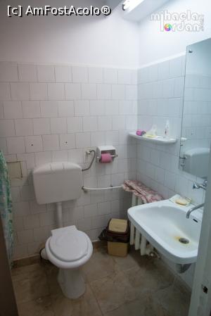 [P05] Baie camera Hotel Slanic Moldova » foto by micamiha
 - 
<span class="allrVoted glyphicon glyphicon-heart hidden" id="av1004729"></span>
<a class="m-l-10 hidden" id="sv1004729" onclick="voting_Foto_DelVot(,1004729,2004)" role="button">șterge vot <span class="glyphicon glyphicon-remove"></span></a>
<a id="v91004729" class=" c-red"  onclick="voting_Foto_SetVot(1004729)" role="button"><span class="glyphicon glyphicon-heart-empty"></span> <b>LIKE</b> = Votează poza</a> <img class="hidden"  id="f1004729W9" src="/imagini/loader.gif" border="0" /><span class="AjErrMes hidden" id="e1004729ErM"></span>