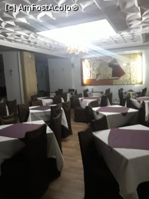 [P04] prin restaurant » foto by adrianbogdan
 - 
<span class="allrVoted glyphicon glyphicon-heart hidden" id="av1139745"></span>
<a class="m-l-10 hidden" id="sv1139745" onclick="voting_Foto_DelVot(,1139745,2004)" role="button">șterge vot <span class="glyphicon glyphicon-remove"></span></a>
<a id="v91139745" class=" c-red"  onclick="voting_Foto_SetVot(1139745)" role="button"><span class="glyphicon glyphicon-heart-empty"></span> <b>LIKE</b> = Votează poza</a> <img class="hidden"  id="f1139745W9" src="/imagini/loader.gif" border="0" /><span class="AjErrMes hidden" id="e1139745ErM"></span>