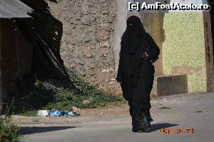 [P10] Femeie cu burka in Mombasa » foto by Kyandra
 - 
<span class="allrVoted glyphicon glyphicon-heart hidden" id="av602010"></span>
<a class="m-l-10 hidden" id="sv602010" onclick="voting_Foto_DelVot(,602010,2009)" role="button">șterge vot <span class="glyphicon glyphicon-remove"></span></a>
<a id="v9602010" class=" c-red"  onclick="voting_Foto_SetVot(602010)" role="button"><span class="glyphicon glyphicon-heart-empty"></span> <b>LIKE</b> = Votează poza</a> <img class="hidden"  id="f602010W9" src="/imagini/loader.gif" border="0" /><span class="AjErrMes hidden" id="e602010ErM"></span>