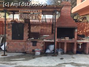 [P10] Restaurantul Rustic cu cuptor si gratar flancheaza terasa restaurantului si confera un loc minunat de admirat panorama si servit masa vara » foto by Dan&Ema
 - 
<span class="allrVoted glyphicon glyphicon-heart hidden" id="av841581"></span>
<a class="m-l-10 hidden" id="sv841581" onclick="voting_Foto_DelVot(,841581,2010)" role="button">șterge vot <span class="glyphicon glyphicon-remove"></span></a>
<a id="v9841581" class=" c-red"  onclick="voting_Foto_SetVot(841581)" role="button"><span class="glyphicon glyphicon-heart-empty"></span> <b>LIKE</b> = Votează poza</a> <img class="hidden"  id="f841581W9" src="/imagini/loader.gif" border="0" /><span class="AjErrMes hidden" id="e841581ErM"></span>