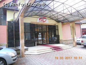 [P01] intrarea în hotelul Dobru » foto by zlatna
 - 
<span class="allrVoted glyphicon glyphicon-heart hidden" id="av841510"></span>
<a class="m-l-10 hidden" id="sv841510" onclick="voting_Foto_DelVot(,841510,2010)" role="button">șterge vot <span class="glyphicon glyphicon-remove"></span></a>
<a id="v9841510" class=" c-red"  onclick="voting_Foto_SetVot(841510)" role="button"><span class="glyphicon glyphicon-heart-empty"></span> <b>LIKE</b> = Votează poza</a> <img class="hidden"  id="f841510W9" src="/imagini/loader.gif" border="0" /><span class="AjErrMes hidden" id="e841510ErM"></span>
