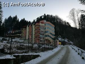 [P01] Hotelul Dobru, văzut de pe podul peste Râul Slănic » foto by crismis
 - 
<span class="allrVoted glyphicon glyphicon-heart hidden" id="av824775"></span>
<a class="m-l-10 hidden" id="sv824775" onclick="voting_Foto_DelVot(,824775,2010)" role="button">șterge vot <span class="glyphicon glyphicon-remove"></span></a>
<a id="v9824775" class=" c-red"  onclick="voting_Foto_SetVot(824775)" role="button"><span class="glyphicon glyphicon-heart-empty"></span> <b>LIKE</b> = Votează poza</a> <img class="hidden"  id="f824775W9" src="/imagini/loader.gif" border="0" /><span class="AjErrMes hidden" id="e824775ErM"></span>