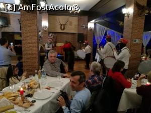 [P56] Colindătorii cu „ursul” » foto by crismis
 - 
<span class="allrVoted glyphicon glyphicon-heart hidden" id="av824848"></span>
<a class="m-l-10 hidden" id="sv824848" onclick="voting_Foto_DelVot(,824848,2010)" role="button">șterge vot <span class="glyphicon glyphicon-remove"></span></a>
<a id="v9824848" class=" c-red"  onclick="voting_Foto_SetVot(824848)" role="button"><span class="glyphicon glyphicon-heart-empty"></span> <b>LIKE</b> = Votează poza</a> <img class="hidden"  id="f824848W9" src="/imagini/loader.gif" border="0" /><span class="AjErrMes hidden" id="e824848ErM"></span>