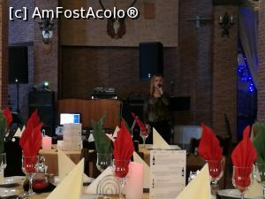 [P57] Ultima cină la hotel Dobru, solista interpretează pentru 6 turiști » foto by crismis
 - 
<span class="allrVoted glyphicon glyphicon-heart hidden" id="av824849"></span>
<a class="m-l-10 hidden" id="sv824849" onclick="voting_Foto_DelVot(,824849,2010)" role="button">șterge vot <span class="glyphicon glyphicon-remove"></span></a>
<a id="v9824849" class=" c-red"  onclick="voting_Foto_SetVot(824849)" role="button"><span class="glyphicon glyphicon-heart-empty"></span> <b>LIKE</b> = Votează poza</a> <img class="hidden"  id="f824849W9" src="/imagini/loader.gif" border="0" /><span class="AjErrMes hidden" id="e824849ErM"></span>