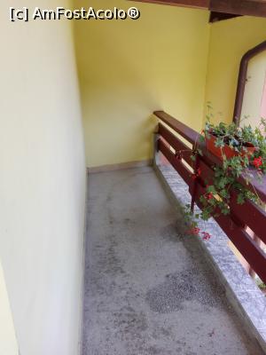 [P11] Balconul a doua parte tot cu flori. De aici se vede aproape toata statiunea Slanic Moldova.  » foto by sdragos24
 - 
<span class="allrVoted glyphicon glyphicon-heart hidden" id="av791119"></span>
<a class="m-l-10 hidden" id="sv791119" onclick="voting_Foto_DelVot(,791119,2010)" role="button">șterge vot <span class="glyphicon glyphicon-remove"></span></a>
<a id="v9791119" class=" c-red"  onclick="voting_Foto_SetVot(791119)" role="button"><span class="glyphicon glyphicon-heart-empty"></span> <b>LIKE</b> = Votează poza</a> <img class="hidden"  id="f791119W9" src="/imagini/loader.gif" border="0" /><span class="AjErrMes hidden" id="e791119ErM"></span>