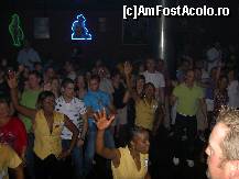 [P05] la discoteca, animatorii in camasi bej » foto by rodica p
 - 
<span class="allrVoted glyphicon glyphicon-heart hidden" id="av54198"></span>
<a class="m-l-10 hidden" id="sv54198" onclick="voting_Foto_DelVot(,54198,2013)" role="button">șterge vot <span class="glyphicon glyphicon-remove"></span></a>
<a id="v954198" class=" c-red"  onclick="voting_Foto_SetVot(54198)" role="button"><span class="glyphicon glyphicon-heart-empty"></span> <b>LIKE</b> = Votează poza</a> <img class="hidden"  id="f54198W9" src="/imagini/loader.gif" border="0" /><span class="AjErrMes hidden" id="e54198ErM"></span>