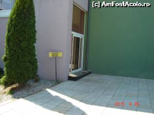 [P15] intrarea dispre pişcină în culoarul pentru fumători, culoar ce duce in hotel » foto by hlli
 - 
<span class="allrVoted glyphicon glyphicon-heart hidden" id="av613529"></span>
<a class="m-l-10 hidden" id="sv613529" onclick="voting_Foto_DelVot(,613529,2014)" role="button">șterge vot <span class="glyphicon glyphicon-remove"></span></a>
<a id="v9613529" class=" c-red"  onclick="voting_Foto_SetVot(613529)" role="button"><span class="glyphicon glyphicon-heart-empty"></span> <b>LIKE</b> = Votează poza</a> <img class="hidden"  id="f613529W9" src="/imagini/loader.gif" border="0" /><span class="AjErrMes hidden" id="e613529ErM"></span>