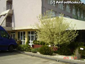 [P17] se vede micul magazin alimentar de la parterul hotelului » foto by hlli
 - 
<span class="allrVoted glyphicon glyphicon-heart hidden" id="av613531"></span>
<a class="m-l-10 hidden" id="sv613531" onclick="voting_Foto_DelVot(,613531,2014)" role="button">șterge vot <span class="glyphicon glyphicon-remove"></span></a>
<a id="v9613531" class=" c-red"  onclick="voting_Foto_SetVot(613531)" role="button"><span class="glyphicon glyphicon-heart-empty"></span> <b>LIKE</b> = Votează poza</a> <img class="hidden"  id="f613531W9" src="/imagini/loader.gif" border="0" /><span class="AjErrMes hidden" id="e613531ErM"></span>