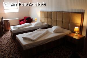 [P23] Oradea, Hotel Impero, Camera Twin văzută spre acoperiș » foto by mprofeanu
 - 
<span class="allrVoted glyphicon glyphicon-heart hidden" id="av1128821"></span>
<a class="m-l-10 hidden" id="sv1128821" onclick="voting_Foto_DelVot(,1128821,2015)" role="button">șterge vot <span class="glyphicon glyphicon-remove"></span></a>
<a id="v91128821" class=" c-red"  onclick="voting_Foto_SetVot(1128821)" role="button"><span class="glyphicon glyphicon-heart-empty"></span> <b>LIKE</b> = Votează poza</a> <img class="hidden"  id="f1128821W9" src="/imagini/loader.gif" border="0" /><span class="AjErrMes hidden" id="e1128821ErM"></span>