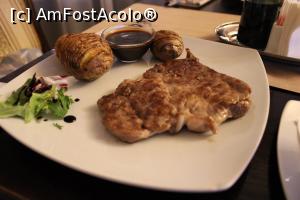[P32] Oradea, Hotel Impero, Restaurantul, Ceafa de porc avea sos berbeque pentru consum și salată verde pentru decor » foto by mprofeanu
 - 
<span class="allrVoted glyphicon glyphicon-heart hidden" id="av1128830"></span>
<a class="m-l-10 hidden" id="sv1128830" onclick="voting_Foto_DelVot(,1128830,2015)" role="button">șterge vot <span class="glyphicon glyphicon-remove"></span></a>
<a id="v91128830" class=" c-red"  onclick="voting_Foto_SetVot(1128830)" role="button"><span class="glyphicon glyphicon-heart-empty"></span> <b>LIKE</b> = Votează poza</a> <img class="hidden"  id="f1128830W9" src="/imagini/loader.gif" border="0" /><span class="AjErrMes hidden" id="e1128830ErM"></span>