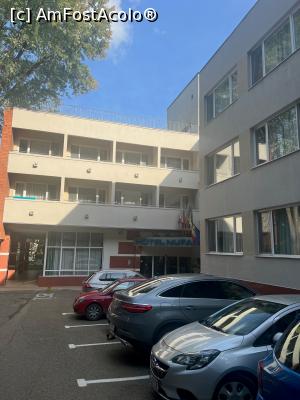 [P02] Hotel Nufarul - intrarea si o parte din parcare » foto by Trank
 - 
<span class="allrVoted glyphicon glyphicon-heart hidden" id="av1384612"></span>
<a class="m-l-10 hidden" id="sv1384612" onclick="voting_Foto_DelVot(,1384612,2027)" role="button">șterge vot <span class="glyphicon glyphicon-remove"></span></a>
<a id="v91384612" class=" c-red"  onclick="voting_Foto_SetVot(1384612)" role="button"><span class="glyphicon glyphicon-heart-empty"></span> <b>LIKE</b> = Votează poza</a> <img class="hidden"  id="f1384612W9" src="/imagini/loader.gif" border="0" /><span class="AjErrMes hidden" id="e1384612ErM"></span>