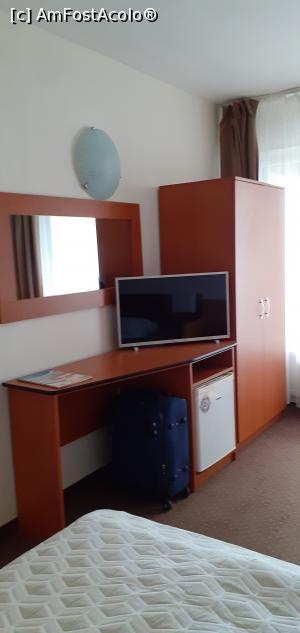 [P06] 06. Biroul, TV-ul, dulapul pentru haine și oglinda. » foto by doinafil
 - 
<span class="allrVoted glyphicon glyphicon-heart hidden" id="av1302398"></span>
<a class="m-l-10 hidden" id="sv1302398" onclick="voting_Foto_DelVot(,1302398,2028)" role="button">șterge vot <span class="glyphicon glyphicon-remove"></span></a>
<a id="v91302398" class=" c-red"  onclick="voting_Foto_SetVot(1302398)" role="button"><span class="glyphicon glyphicon-heart-empty"></span> <b>LIKE</b> = Votează poza</a> <img class="hidden"  id="f1302398W9" src="/imagini/loader.gif" border="0" /><span class="AjErrMes hidden" id="e1302398ErM"></span>