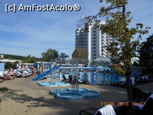 [P04] una dintre piscine si cladirea hotelului » foto by zlatna
 - 
<span class="allrVoted glyphicon glyphicon-heart hidden" id="av1018755"></span>
<a class="m-l-10 hidden" id="sv1018755" onclick="voting_Foto_DelVot(,1018755,2030)" role="button">șterge vot <span class="glyphicon glyphicon-remove"></span></a>
<a id="v91018755" class=" c-red"  onclick="voting_Foto_SetVot(1018755)" role="button"><span class="glyphicon glyphicon-heart-empty"></span> <b>LIKE</b> = Votează poza</a> <img class="hidden"  id="f1018755W9" src="/imagini/loader.gif" border="0" /><span class="AjErrMes hidden" id="e1018755ErM"></span>