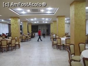 [P12] Generosul restaurant. Ca mărime, vreau să spun! » foto by puiutea
 - 
<span class="allrVoted glyphicon glyphicon-heart hidden" id="av1254302"></span>
<a class="m-l-10 hidden" id="sv1254302" onclick="voting_Foto_DelVot(,1254302,2037)" role="button">șterge vot <span class="glyphicon glyphicon-remove"></span></a>
<a id="v91254302" class=" c-red"  onclick="voting_Foto_SetVot(1254302)" role="button"><span class="glyphicon glyphicon-heart-empty"></span> <b>LIKE</b> = Votează poza</a> <img class="hidden"  id="f1254302W9" src="/imagini/loader.gif" border="0" /><span class="AjErrMes hidden" id="e1254302ErM"></span>