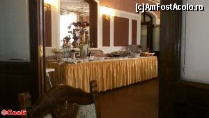 [P17] Bufetul cu alimente pentru mic-dejun, în restaurantul hotelului.  » foto by Costi
 - 
<span class="allrVoted glyphicon glyphicon-heart hidden" id="av686892"></span>
<a class="m-l-10 hidden" id="sv686892" onclick="voting_Foto_DelVot(,686892,2041)" role="button">șterge vot <span class="glyphicon glyphicon-remove"></span></a>
<a id="v9686892" class=" c-red"  onclick="voting_Foto_SetVot(686892)" role="button"><span class="glyphicon glyphicon-heart-empty"></span> <b>LIKE</b> = Votează poza</a> <img class="hidden"  id="f686892W9" src="/imagini/loader.gif" border="0" /><span class="AjErrMes hidden" id="e686892ErM"></span>