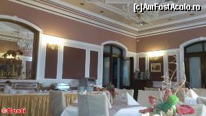 [P18] Imagine din sala de servit micul dejun. Se pot observa și câteva detalii arhitectonice ale vechii case.  » foto by Costi
 - 
<span class="allrVoted glyphicon glyphicon-heart hidden" id="av686894"></span>
<a class="m-l-10 hidden" id="sv686894" onclick="voting_Foto_DelVot(,686894,2041)" role="button">șterge vot <span class="glyphicon glyphicon-remove"></span></a>
<a id="v9686894" class=" c-red"  onclick="voting_Foto_SetVot(686894)" role="button"><span class="glyphicon glyphicon-heart-empty"></span> <b>LIKE</b> = Votează poza</a> <img class="hidden"  id="f686894W9" src="/imagini/loader.gif" border="0" /><span class="AjErrMes hidden" id="e686894ErM"></span>