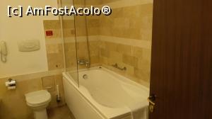 [P14] Hotel Internațional București - baia camerei 210 dublă twin » foto by creivean
 - 
<span class="allrVoted glyphicon glyphicon-heart hidden" id="av1303120"></span>
<a class="m-l-10 hidden" id="sv1303120" onclick="voting_Foto_DelVot(,1303120,2093)" role="button">șterge vot <span class="glyphicon glyphicon-remove"></span></a>
<a id="v91303120" class=" c-red"  onclick="voting_Foto_SetVot(1303120)" role="button"><span class="glyphicon glyphicon-heart-empty"></span> <b>LIKE</b> = Votează poza</a> <img class="hidden"  id="f1303120W9" src="/imagini/loader.gif" border="0" /><span class="AjErrMes hidden" id="e1303120ErM"></span>