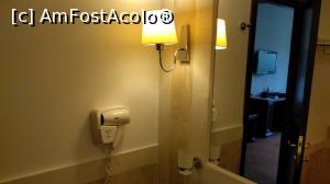 [P18] Hotel Internațional București - baia camerei 210 dublă twin » foto by creivean
 - 
<span class="allrVoted glyphicon glyphicon-heart hidden" id="av1303124"></span>
<a class="m-l-10 hidden" id="sv1303124" onclick="voting_Foto_DelVot(,1303124,2093)" role="button">șterge vot <span class="glyphicon glyphicon-remove"></span></a>
<a id="v91303124" class=" c-red"  onclick="voting_Foto_SetVot(1303124)" role="button"><span class="glyphicon glyphicon-heart-empty"></span> <b>LIKE</b> = Votează poza</a> <img class="hidden"  id="f1303124W9" src="/imagini/loader.gif" border="0" /><span class="AjErrMes hidden" id="e1303124ErM"></span>