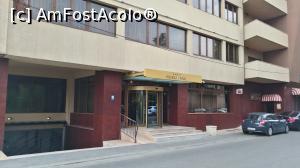 [P41] Hotel Internațional București - intrarea în hotel » foto by creivean
 - 
<span class="allrVoted glyphicon glyphicon-heart hidden" id="av1303147"></span>
<a class="m-l-10 hidden" id="sv1303147" onclick="voting_Foto_DelVot(,1303147,2093)" role="button">șterge vot <span class="glyphicon glyphicon-remove"></span></a>
<a id="v91303147" class=" c-red"  onclick="voting_Foto_SetVot(1303147)" role="button"><span class="glyphicon glyphicon-heart-empty"></span> <b>LIKE</b> = Votează poza</a> <img class="hidden"  id="f1303147W9" src="/imagini/loader.gif" border="0" /><span class="AjErrMes hidden" id="e1303147ErM"></span>