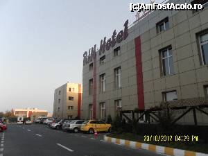 [P27] Hotelul Rin Express 3* alaturat hotelului Rin Airport » foto by Alina53
 - 
<span class="allrVoted glyphicon glyphicon-heart hidden" id="av404242"></span>
<a class="m-l-10 hidden" id="sv404242" onclick="voting_Foto_DelVot(,404242,2113)" role="button">șterge vot <span class="glyphicon glyphicon-remove"></span></a>
<a id="v9404242" class=" c-red"  onclick="voting_Foto_SetVot(404242)" role="button"><span class="glyphicon glyphicon-heart-empty"></span> <b>LIKE</b> = Votează poza</a> <img class="hidden"  id="f404242W9" src="/imagini/loader.gif" border="0" /><span class="AjErrMes hidden" id="e404242ErM"></span>