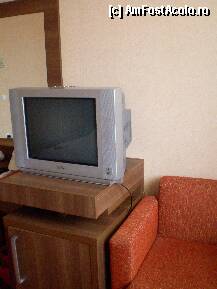 [P12] Hotel RIN Otopeni - TV cam mic si cam vechi, dar perfect functional. » foto by presario
 - 
<span class="allrVoted glyphicon glyphicon-heart hidden" id="av102628"></span>
<a class="m-l-10 hidden" id="sv102628" onclick="voting_Foto_DelVot(,102628,2113)" role="button">șterge vot <span class="glyphicon glyphicon-remove"></span></a>
<a id="v9102628" class=" c-red"  onclick="voting_Foto_SetVot(102628)" role="button"><span class="glyphicon glyphicon-heart-empty"></span> <b>LIKE</b> = Votează poza</a> <img class="hidden"  id="f102628W9" src="/imagini/loader.gif" border="0" /><span class="AjErrMes hidden" id="e102628ErM"></span>