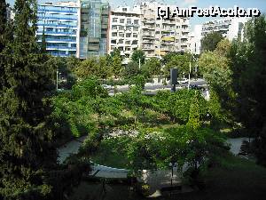 [P34] vedere din balcon Hotel Park(Pireus),  pe strada cere se vede, in dreapta, este marketul de care va spuneam si tot acolo statia de Bus 040 cursa directa Athena pret 1,20euro /persoana dus si accesul spre port zona comerciala » foto by magdan*
 - 
<span class="allrVoted glyphicon glyphicon-heart hidden" id="av257542"></span>
<a class="m-l-10 hidden" id="sv257542" onclick="voting_Foto_DelVot(,257542,2114)" role="button">șterge vot <span class="glyphicon glyphicon-remove"></span></a>
<a id="v9257542" class=" c-red"  onclick="voting_Foto_SetVot(257542)" role="button"><span class="glyphicon glyphicon-heart-empty"></span> <b>LIKE</b> = Votează poza</a> <img class="hidden"  id="f257542W9" src="/imagini/loader.gif" border="0" /><span class="AjErrMes hidden" id="e257542ErM"></span>