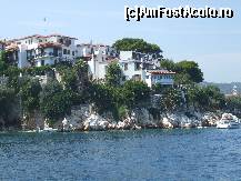 [P21] La iesirea din port aceleasi case albe cu acoperis de tigla rosie specifice insulei » foto by Cristian_h
 - 
<span class="allrVoted glyphicon glyphicon-heart hidden" id="av114699"></span>
<a class="m-l-10 hidden" id="sv114699" onclick="voting_Foto_DelVot(,114699,2124)" role="button">șterge vot <span class="glyphicon glyphicon-remove"></span></a>
<a id="v9114699" class=" c-red"  onclick="voting_Foto_SetVot(114699)" role="button"><span class="glyphicon glyphicon-heart-empty"></span> <b>LIKE</b> = Votează poza</a> <img class="hidden"  id="f114699W9" src="/imagini/loader.gif" border="0" /><span class="AjErrMes hidden" id="e114699ErM"></span>