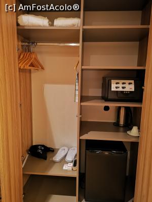 [P15] Hotel Caro - camea 301; dulapul » foto by crismis
 - 
<span class="allrVoted glyphicon glyphicon-heart hidden" id="av1272542"></span>
<a class="m-l-10 hidden" id="sv1272542" onclick="voting_Foto_DelVot(,1272542,2131)" role="button">șterge vot <span class="glyphicon glyphicon-remove"></span></a>
<a id="v91272542" class=" c-red"  onclick="voting_Foto_SetVot(1272542)" role="button"><span class="glyphicon glyphicon-heart-empty"></span> <b>LIKE</b> = Votează poza</a> <img class="hidden"  id="f1272542W9" src="/imagini/loader.gif" border="0" /><span class="AjErrMes hidden" id="e1272542ErM"></span>