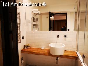 [P08] Hotel Caro - camea 301; baia » foto by crismis
 - 
<span class="allrVoted glyphicon glyphicon-heart hidden" id="av1272535"></span>
<a class="m-l-10 hidden" id="sv1272535" onclick="voting_Foto_DelVot(,1272535,2131)" role="button">șterge vot <span class="glyphicon glyphicon-remove"></span></a>
<a id="v91272535" class=" c-red"  onclick="voting_Foto_SetVot(1272535)" role="button"><span class="glyphicon glyphicon-heart-empty"></span> <b>LIKE</b> = Votează poza</a> <img class="hidden"  id="f1272535W9" src="/imagini/loader.gif" border="0" /><span class="AjErrMes hidden" id="e1272535ErM"></span>
