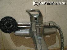 [P01] Baterie cabina dus » foto by River*
 - 
<span class="allrVoted glyphicon glyphicon-heart hidden" id="av90832"></span>
<a class="m-l-10 hidden" id="sv90832" onclick="voting_Foto_DelVot(,90832,2141)" role="button">șterge vot <span class="glyphicon glyphicon-remove"></span></a>
<a id="v990832" class=" c-red"  onclick="voting_Foto_SetVot(90832)" role="button"><span class="glyphicon glyphicon-heart-empty"></span> <b>LIKE</b> = Votează poza</a> <img class="hidden"  id="f90832W9" src="/imagini/loader.gif" border="0" /><span class="AjErrMes hidden" id="e90832ErM"></span>