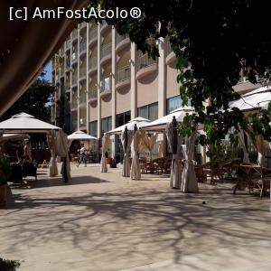 [P02] Terasa de lângă intrarea în hotel » foto by DoraExplorer
 - 
<span class="allrVoted glyphicon glyphicon-heart hidden" id="av1185068"></span>
<a class="m-l-10 hidden" id="sv1185068" onclick="voting_Foto_DelVot(,1185068,2141)" role="button">șterge vot <span class="glyphicon glyphicon-remove"></span></a>
<a id="v91185068" class=" c-red"  onclick="voting_Foto_SetVot(1185068)" role="button"><span class="glyphicon glyphicon-heart-empty"></span> <b>LIKE</b> = Votează poza</a> <img class="hidden"  id="f1185068W9" src="/imagini/loader.gif" border="0" /><span class="AjErrMes hidden" id="e1185068ErM"></span>