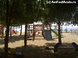 [P26] Onyria Claros Beach - loc de joacă pentru copii la umbra pinilor » foto by nicole33
 - 
<span class="allrVoted glyphicon glyphicon-heart hidden" id="av552930"></span>
<a class="m-l-10 hidden" id="sv552930" onclick="voting_Foto_DelVot(,552930,2171)" role="button">șterge vot <span class="glyphicon glyphicon-remove"></span></a>
<a id="v9552930" class=" c-red"  onclick="voting_Foto_SetVot(552930)" role="button"><span class="glyphicon glyphicon-heart-empty"></span> <b>LIKE</b> = Votează poza</a> <img class="hidden"  id="f552930W9" src="/imagini/loader.gif" border="0" /><span class="AjErrMes hidden" id="e552930ErM"></span>