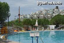 [P12] una din piscinele resortului alaturi de imaginea abungalow-rilor in plan indepartat.Curatenie, liniste si relaxare » foto by aaaaa
 - 
<span class="allrVoted glyphicon glyphicon-heart hidden" id="av186691"></span>
<a class="m-l-10 hidden" id="sv186691" onclick="voting_Foto_DelVot(,186691,2171)" role="button">șterge vot <span class="glyphicon glyphicon-remove"></span></a>
<a id="v9186691" class=" c-red"  onclick="voting_Foto_SetVot(186691)" role="button"><span class="glyphicon glyphicon-heart-empty"></span> <b>LIKE</b> = Votează poza</a> <img class="hidden"  id="f186691W9" src="/imagini/loader.gif" border="0" /><span class="AjErrMes hidden" id="e186691ErM"></span>