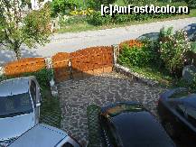 [P06] in curte incap 4 masini, daca mai e cazul se poate parca si afara, in fata portii » foto by cristi_an3000
 - 
<span class="allrVoted glyphicon glyphicon-heart hidden" id="av108962"></span>
<a class="m-l-10 hidden" id="sv108962" onclick="voting_Foto_DelVot(,108962,2192)" role="button">șterge vot <span class="glyphicon glyphicon-remove"></span></a>
<a id="v9108962" class=" c-red"  onclick="voting_Foto_SetVot(108962)" role="button"><span class="glyphicon glyphicon-heart-empty"></span> <b>LIKE</b> = Votează poza</a> <img class="hidden"  id="f108962W9" src="/imagini/loader.gif" border="0" /><span class="AjErrMes hidden" id="e108962ErM"></span>