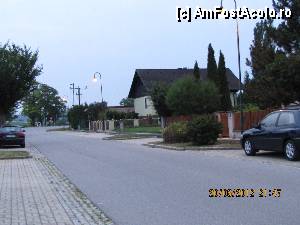 [P15] seara pe strada unde se afla pensiunea » foto by celeste
 - 
<span class="allrVoted glyphicon glyphicon-heart hidden" id="av348928"></span>
<a class="m-l-10 hidden" id="sv348928" onclick="voting_Foto_DelVot(,348928,2192)" role="button">șterge vot <span class="glyphicon glyphicon-remove"></span></a>
<a id="v9348928" class=" c-red"  onclick="voting_Foto_SetVot(348928)" role="button"><span class="glyphicon glyphicon-heart-empty"></span> <b>LIKE</b> = Votează poza</a> <img class="hidden"  id="f348928W9" src="/imagini/loader.gif" border="0" /><span class="AjErrMes hidden" id="e348928ErM"></span>
