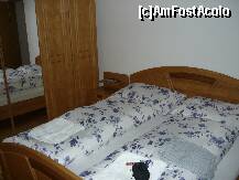 [P08] Patul matrimonial din una din camerele apartamentului. » foto by leonmaximilian
 - 
<span class="allrVoted glyphicon glyphicon-heart hidden" id="av288093"></span>
<a class="m-l-10 hidden" id="sv288093" onclick="voting_Foto_DelVot(,288093,2192)" role="button">șterge vot <span class="glyphicon glyphicon-remove"></span></a>
<a id="v9288093" class=" c-red"  onclick="voting_Foto_SetVot(288093)" role="button"><span class="glyphicon glyphicon-heart-empty"></span> <b>LIKE</b> = Votează poza</a> <img class="hidden"  id="f288093W9" src="/imagini/loader.gif" border="0" /><span class="AjErrMes hidden" id="e288093ErM"></span>