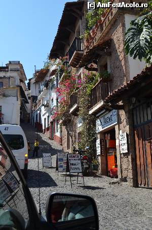 [P02] Stradă în Taxco » foto by Vasile S
 - 
<span class="allrVoted glyphicon glyphicon-heart hidden" id="av497638"></span>
<a class="m-l-10 hidden" id="sv497638" onclick="voting_Foto_DelVot(,497638,2210)" role="button">șterge vot <span class="glyphicon glyphicon-remove"></span></a>
<a id="v9497638" class=" c-red"  onclick="voting_Foto_SetVot(497638)" role="button"><span class="glyphicon glyphicon-heart-empty"></span> <b>LIKE</b> = Votează poza</a> <img class="hidden"  id="f497638W9" src="/imagini/loader.gif" border="0" /><span class="AjErrMes hidden" id="e497638ErM"></span>