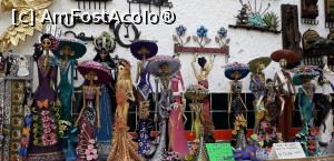 [P03] Suveniruri ilustrand cultul mortilor in Mexic.  » foto by virginia61
 - 
<span class="allrVoted glyphicon glyphicon-heart hidden" id="av1072137"></span>
<a class="m-l-10 hidden" id="sv1072137" onclick="voting_Foto_DelVot(,1072137,2210)" role="button">șterge vot <span class="glyphicon glyphicon-remove"></span></a>
<a id="v91072137" class=" c-red"  onclick="voting_Foto_SetVot(1072137)" role="button"><span class="glyphicon glyphicon-heart-empty"></span> <b>LIKE</b> = Votează poza</a> <img class="hidden"  id="f1072137W9" src="/imagini/loader.gif" border="0" /><span class="AjErrMes hidden" id="e1072137ErM"></span>